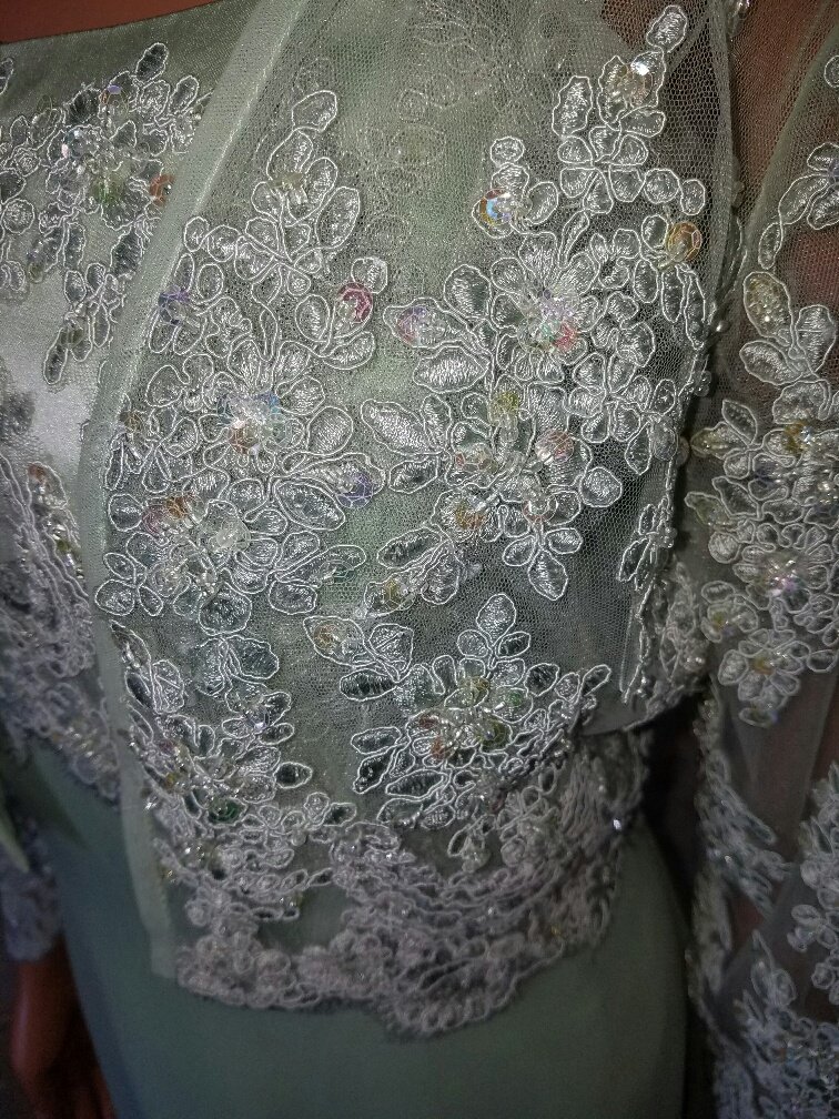 green mothers dress and jacket